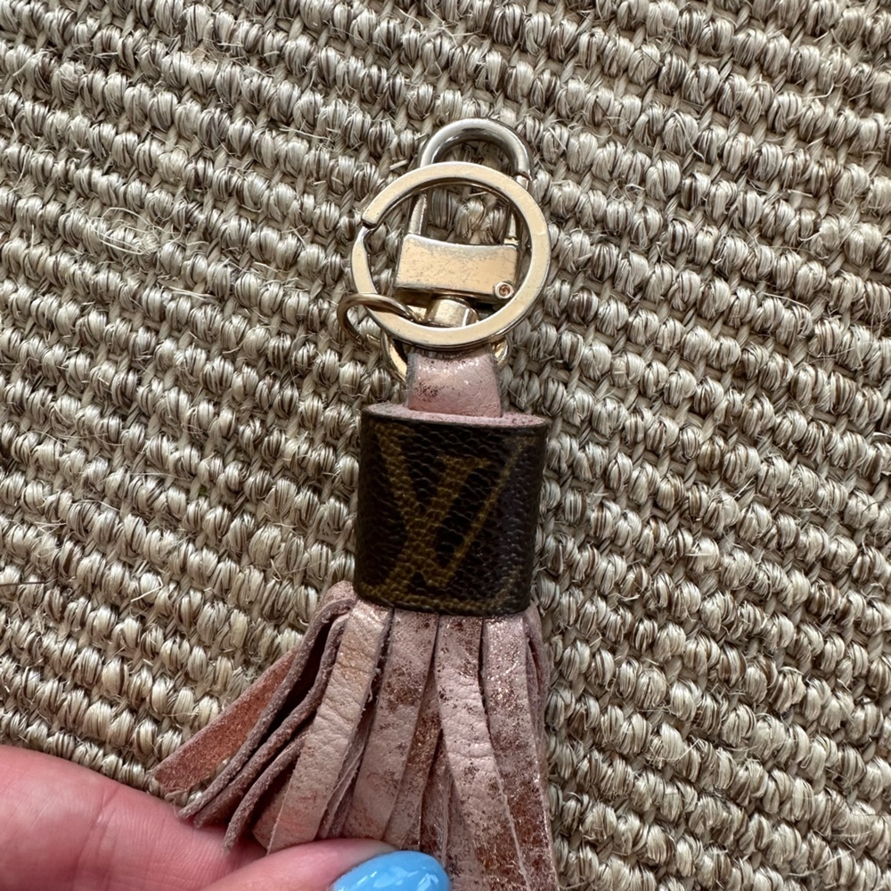Women’s Keychain - Picture 2 of 2